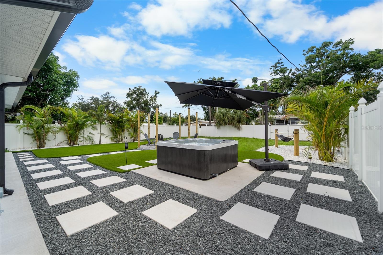 Image 3 of 30 For 4220 19 Street N