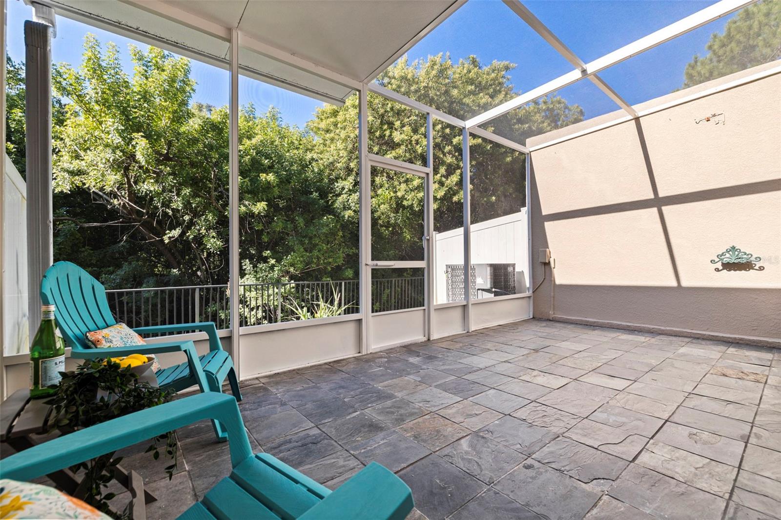 Image 12 of 35 For 680 Vallance Way Ne