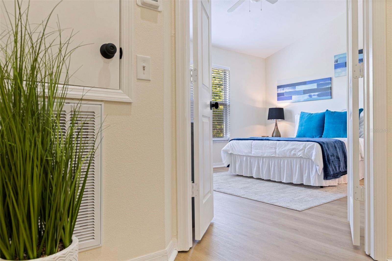 Image 16 of 35 For 680 Vallance Way Ne