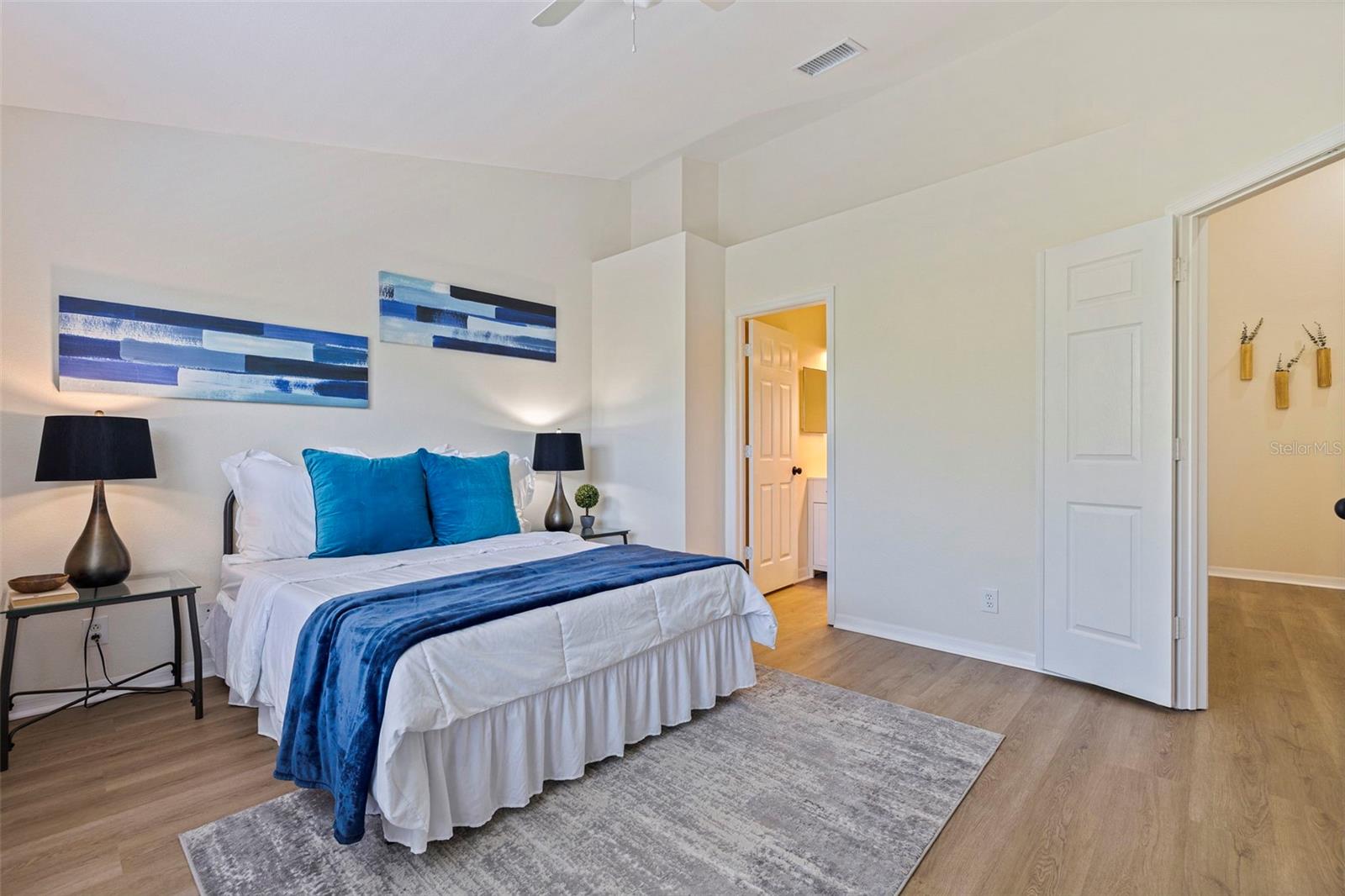 Image 18 of 35 For 680 Vallance Way Ne