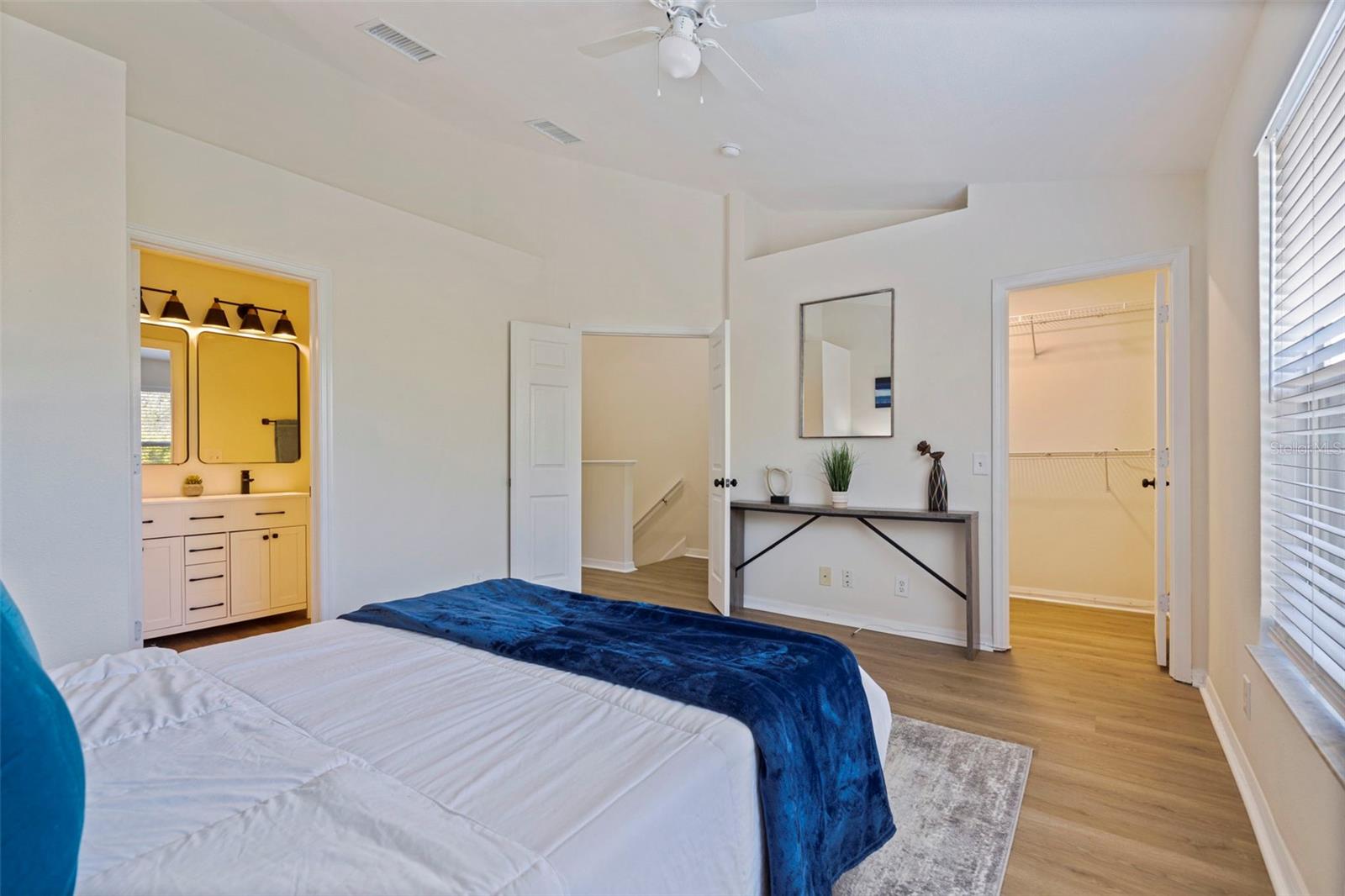 Image 19 of 35 For 680 Vallance Way Ne