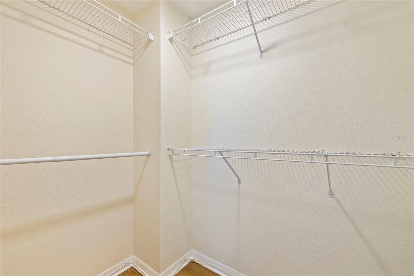 Image 20 of 35 For 680 Vallance Way Ne