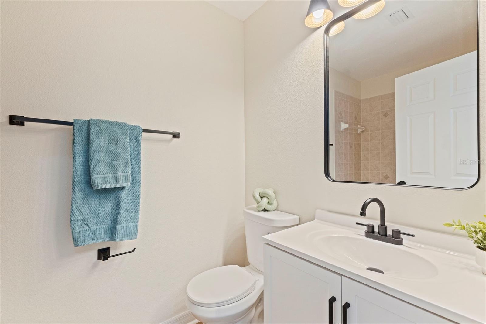 Image 24 of 35 For 680 Vallance Way Ne