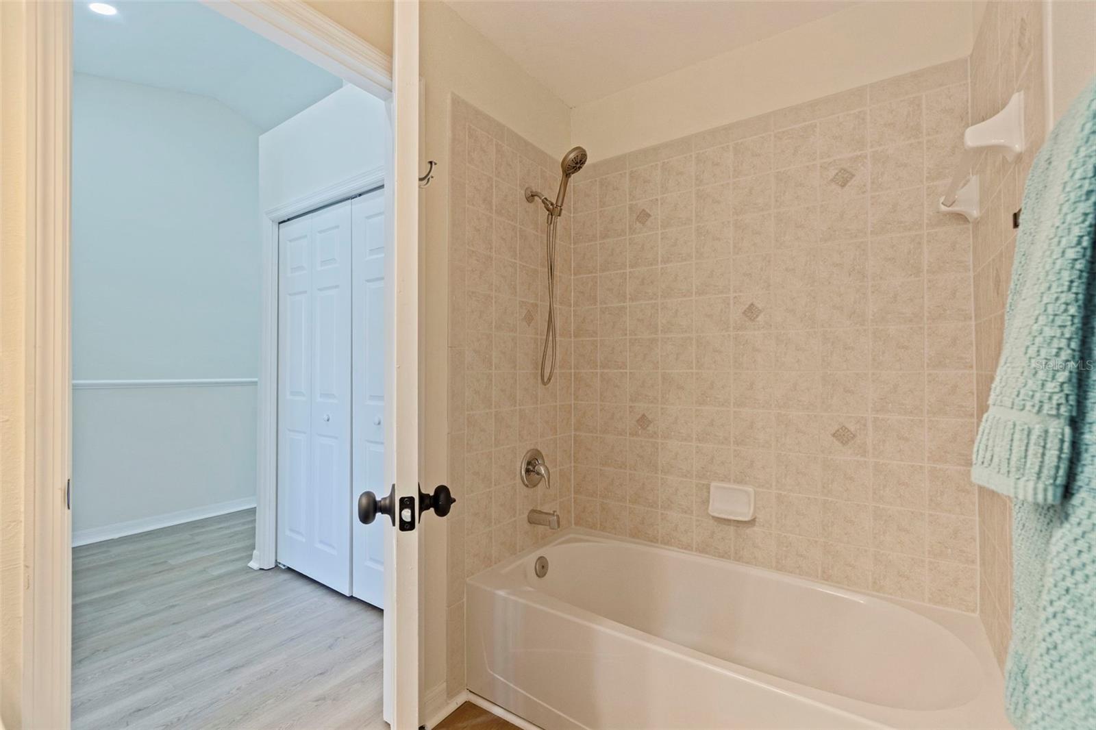 Image 25 of 35 For 680 Vallance Way Ne