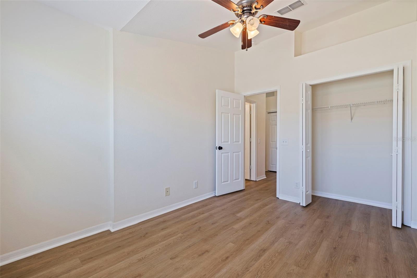 Image 27 of 35 For 680 Vallance Way Ne