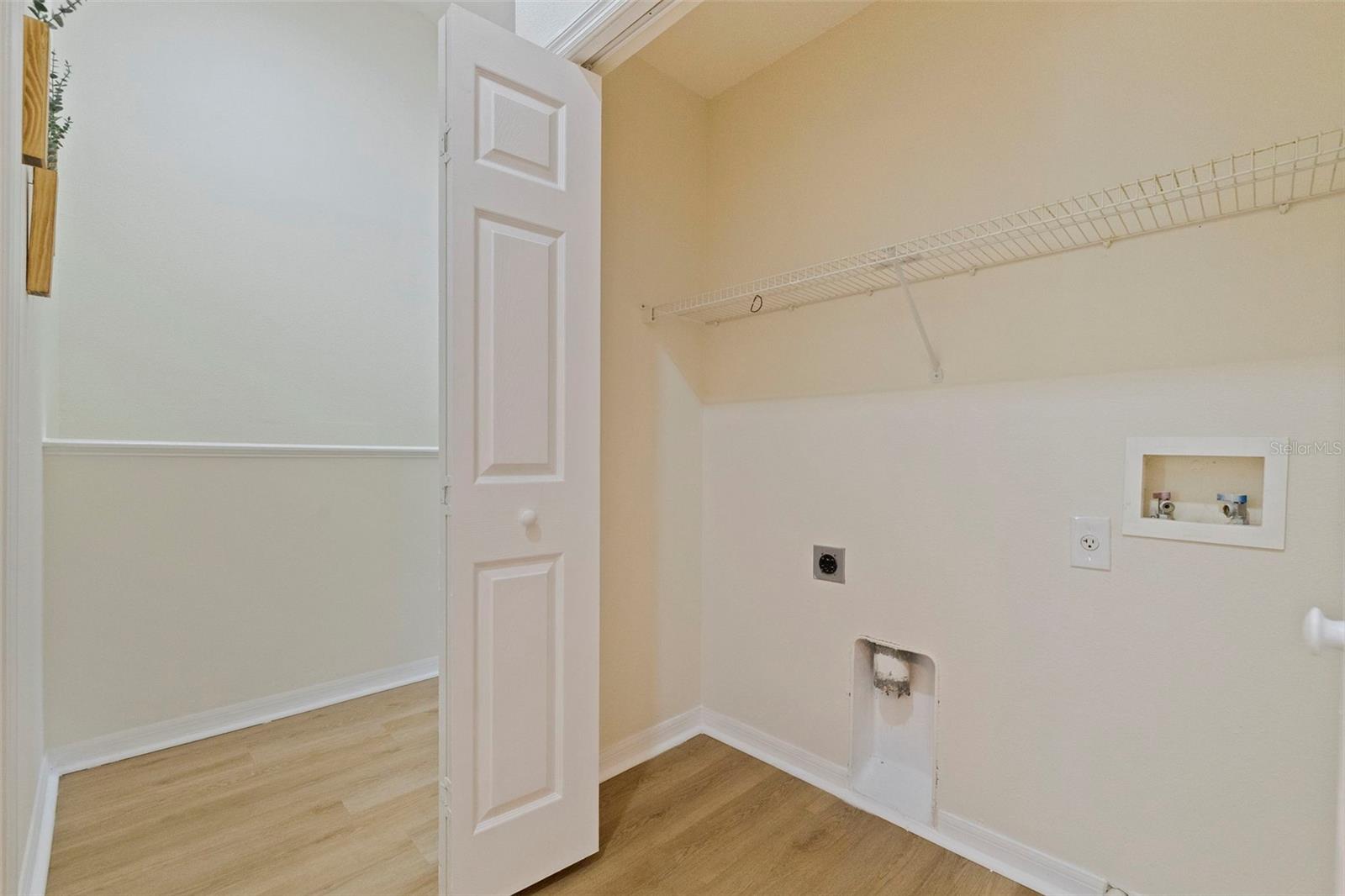 Image 28 of 35 For 680 Vallance Way Ne