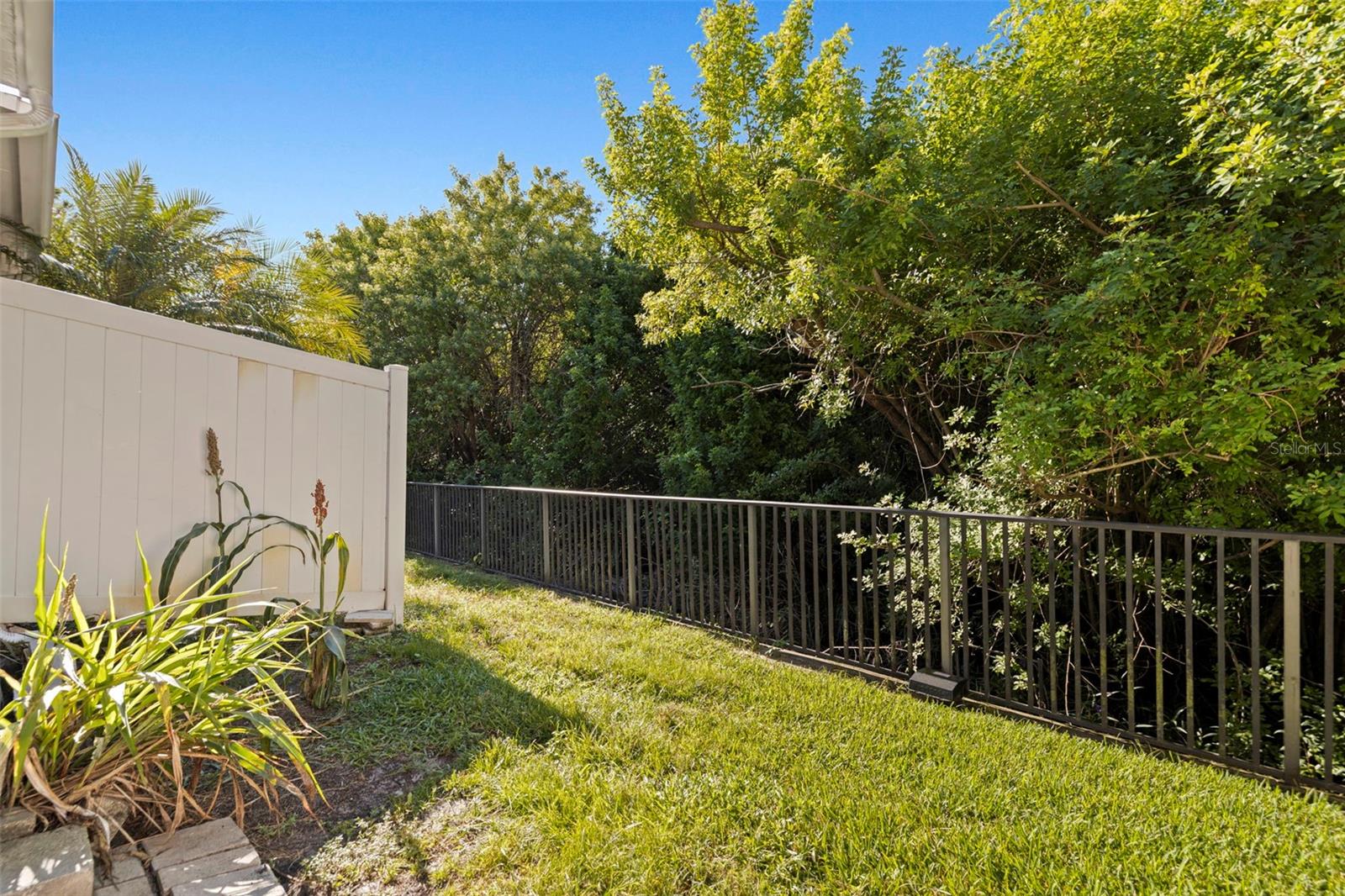 Image 29 of 35 For 680 Vallance Way Ne