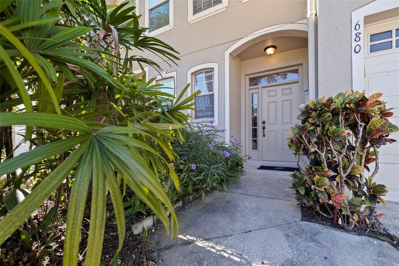 Image 3 of 35 For 680 Vallance Way Ne