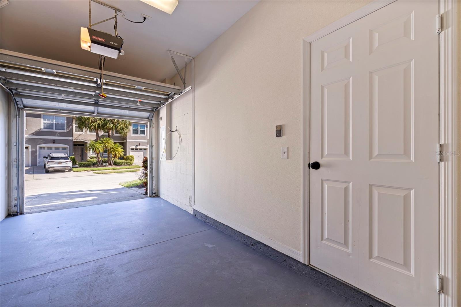 Image 30 of 35 For 680 Vallance Way Ne