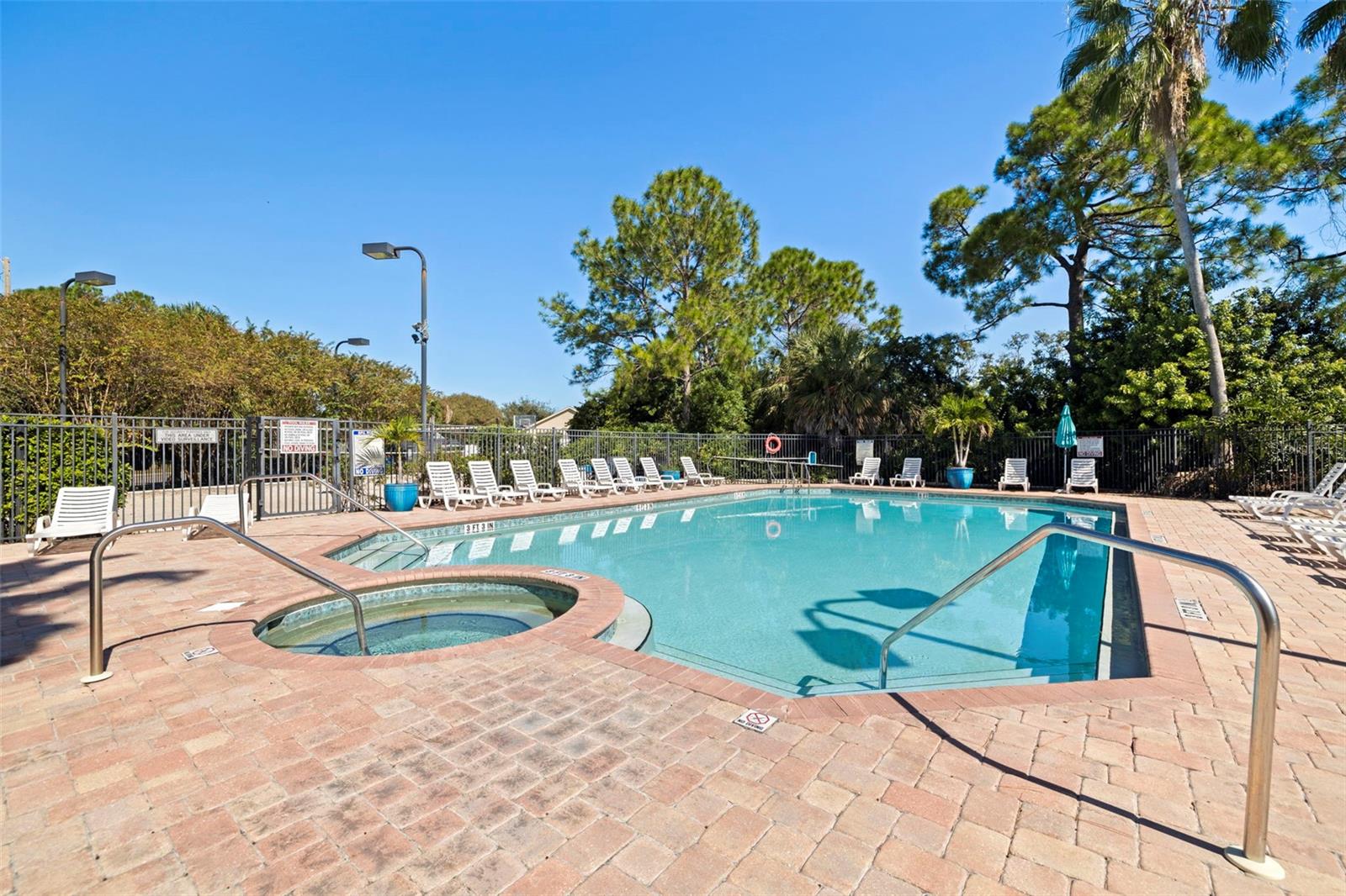 Image 31 of 35 For 680 Vallance Way Ne