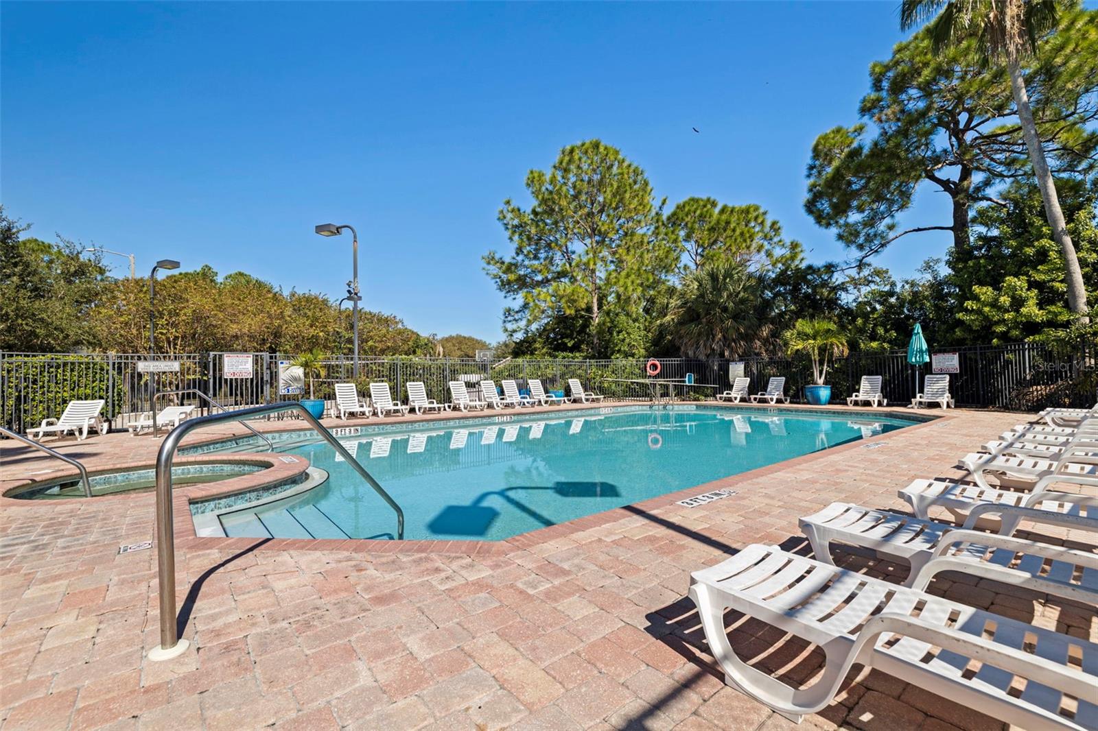 Image 32 of 35 For 680 Vallance Way Ne