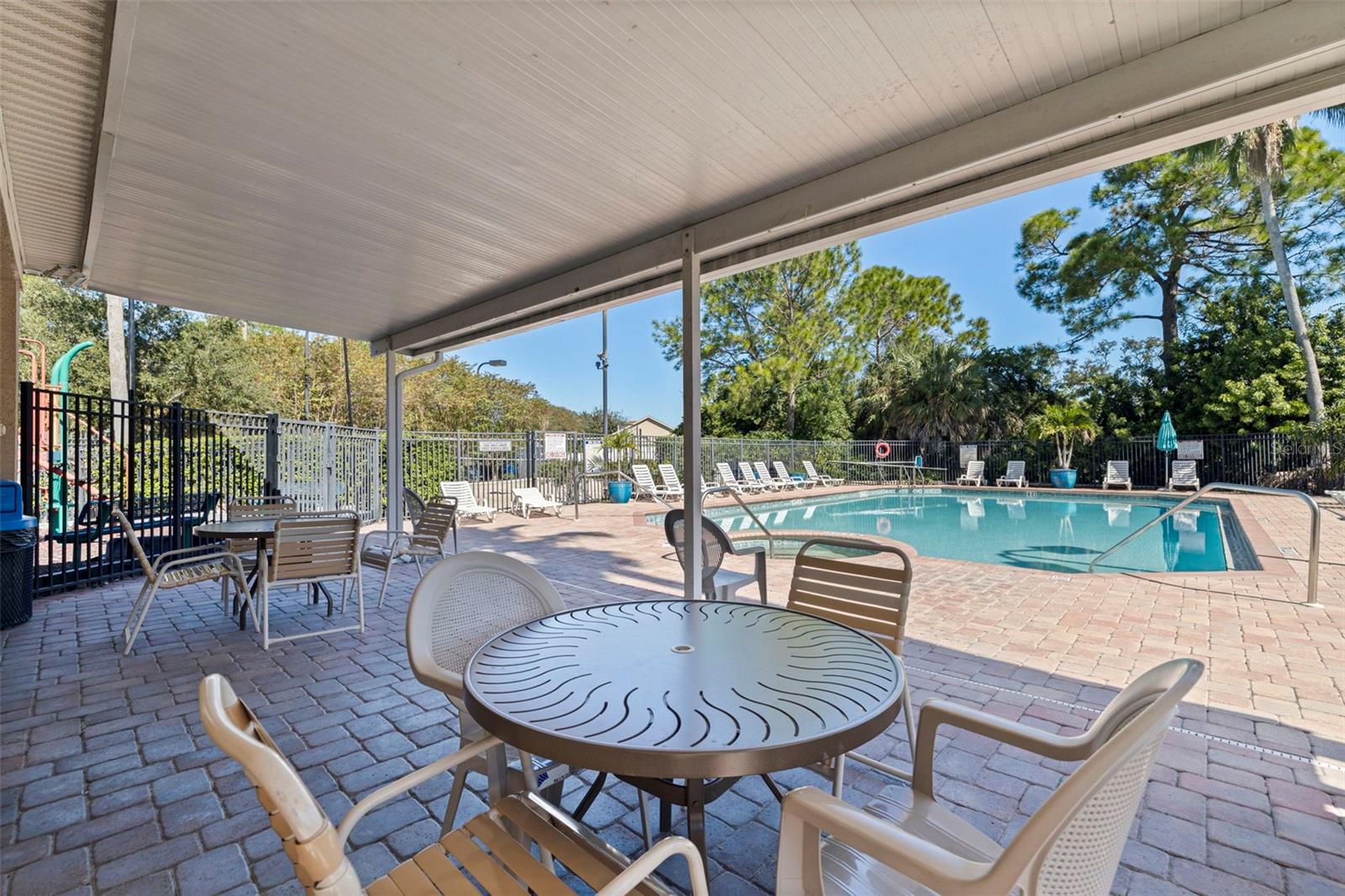 Image 33 of 35 For 680 Vallance Way Ne