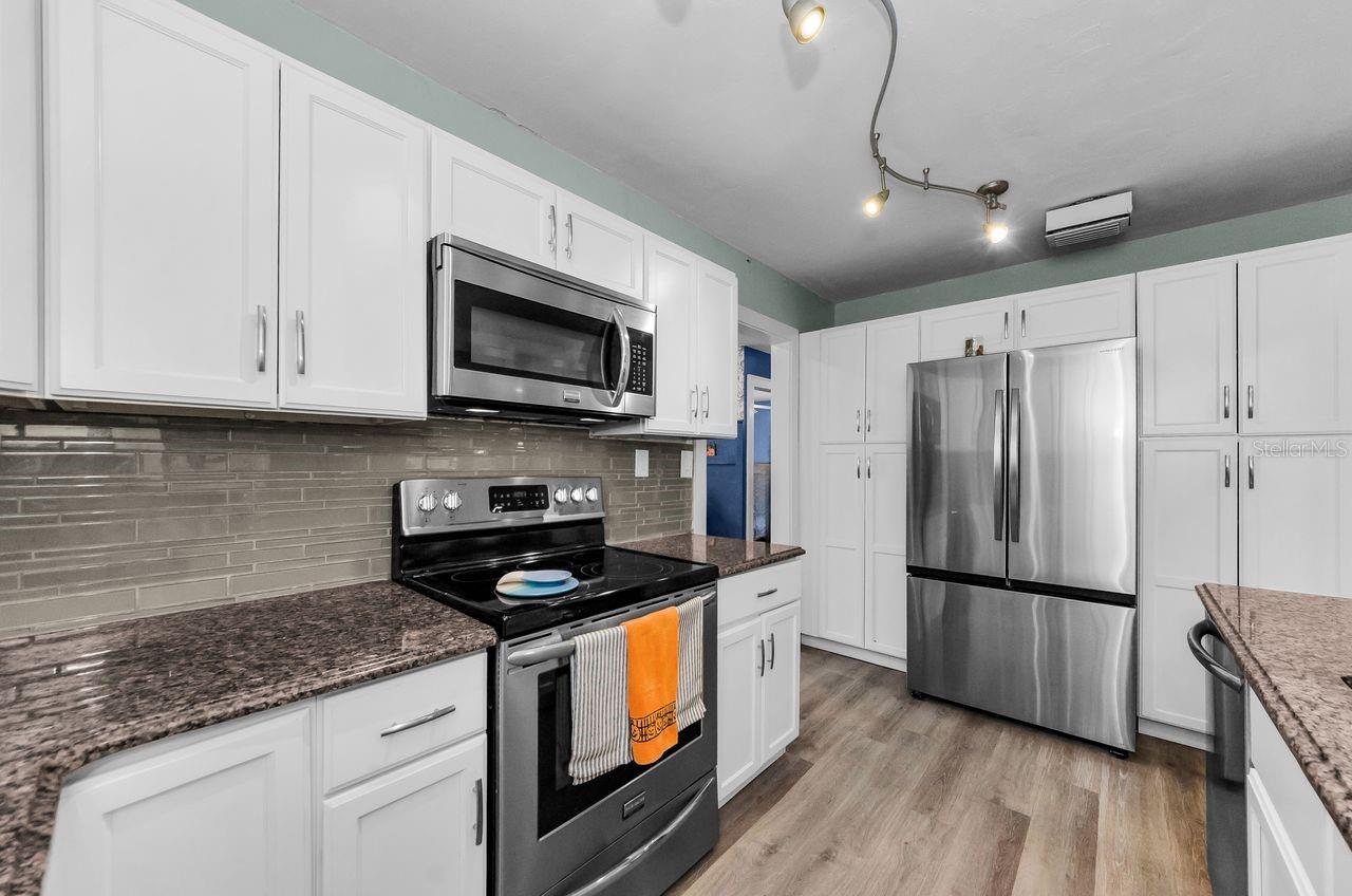 Image 10 of 51 For 740 Loquat Dr.