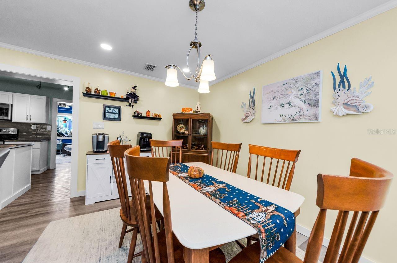 Image 11 of 51 For 740 Loquat Dr.