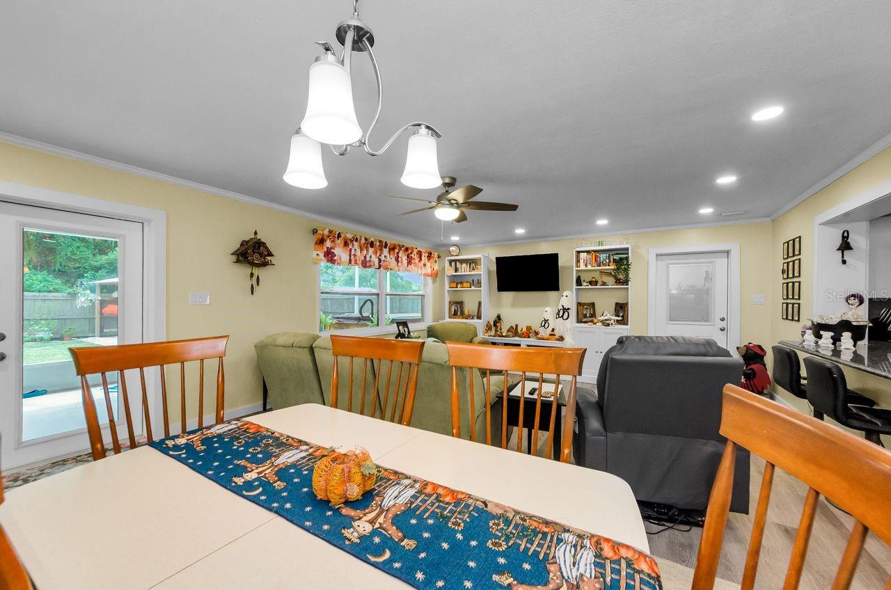 Image 12 of 51 For 740 Loquat Dr.