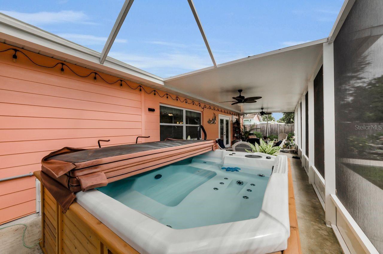 Image 27 of 51 For 740 Loquat Dr.