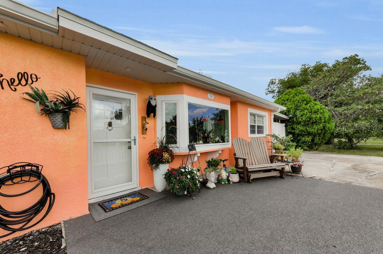 Image 3 of 51 For 740 Loquat Dr.