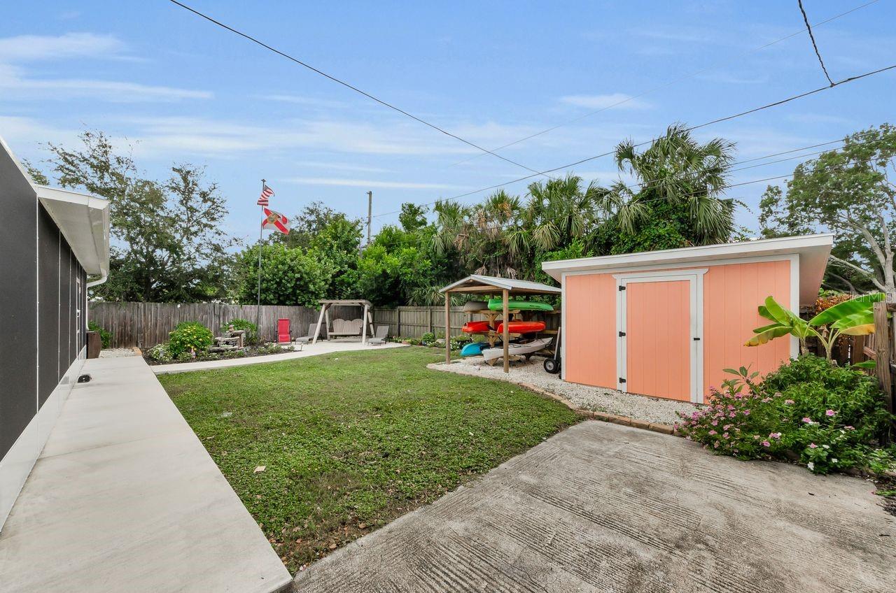 Image 33 of 51 For 740 Loquat Dr.