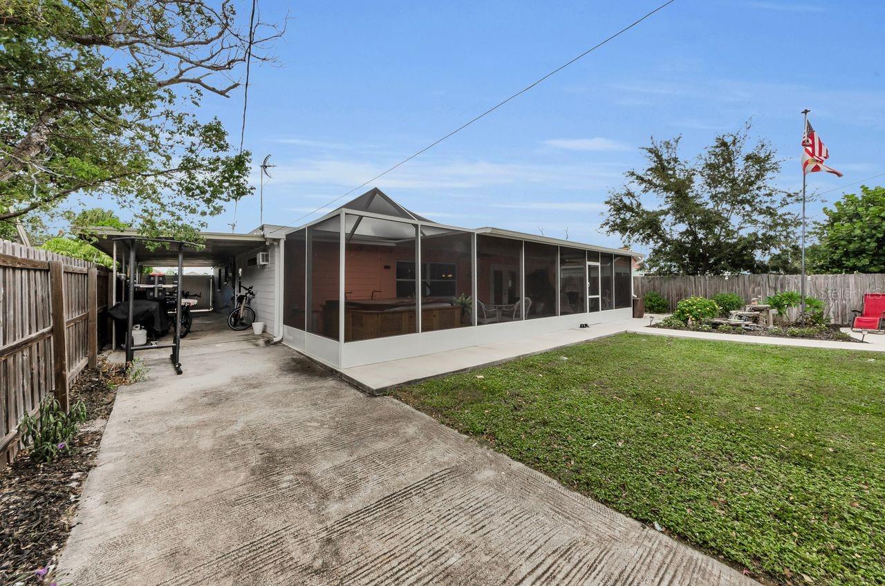 Image 34 of 51 For 740 Loquat Dr.