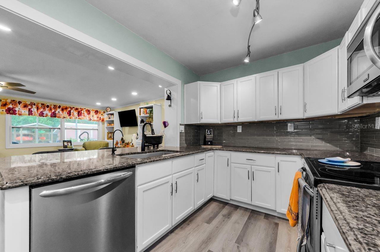 Image 8 of 51 For 740 Loquat Dr.