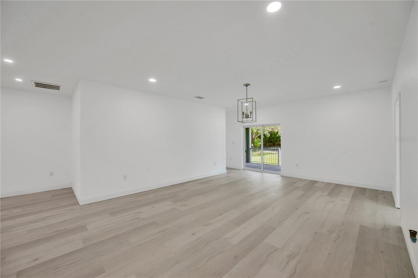 Image 11 of 49 For 12484 Green Oak Lane