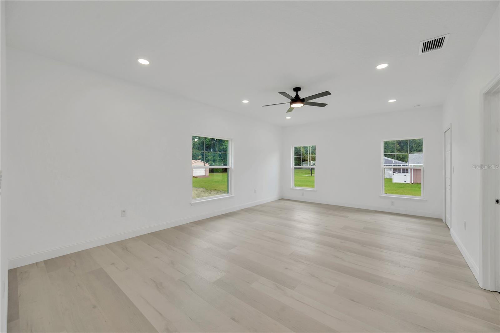 Image 22 of 49 For 12484 Green Oak Lane