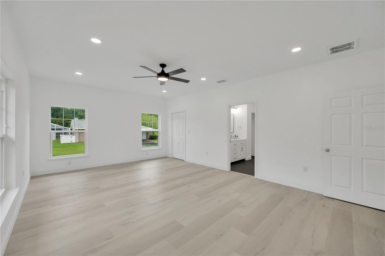 Image 23 of 49 For 12484 Green Oak Lane