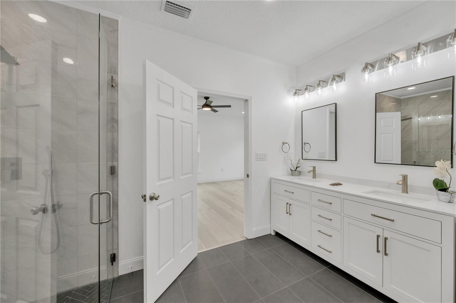 Image 25 of 49 For 12484 Green Oak Lane