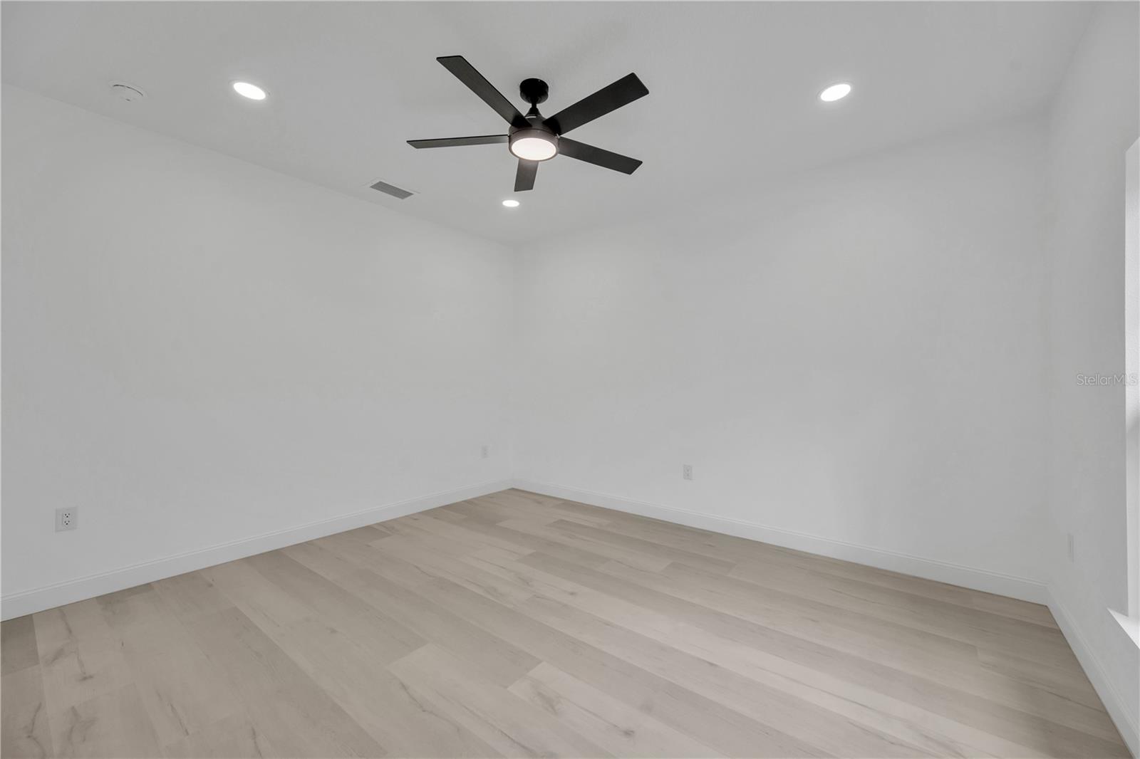 Image 29 of 49 For 12484 Green Oak Lane
