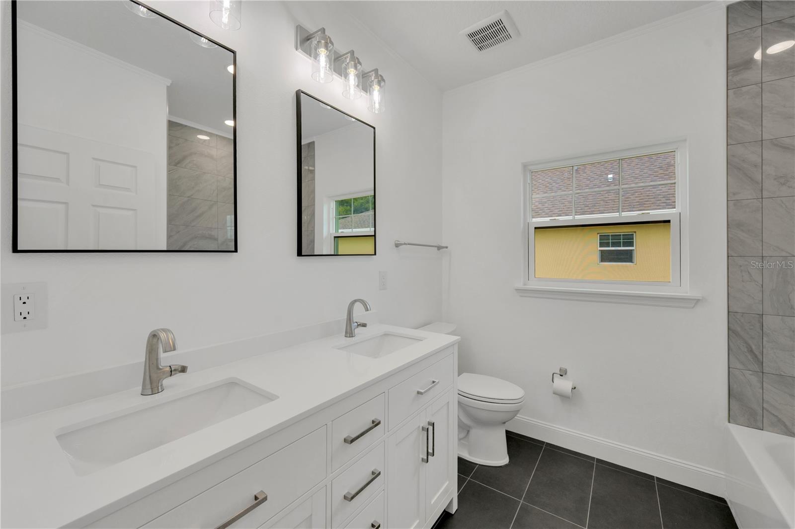 Image 34 of 49 For 12484 Green Oak Lane