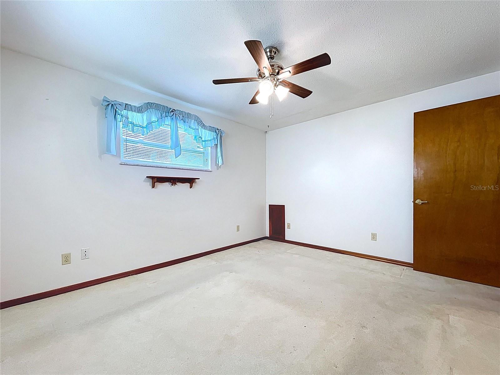 Image 23 of 38 For 39350 5th Avenue