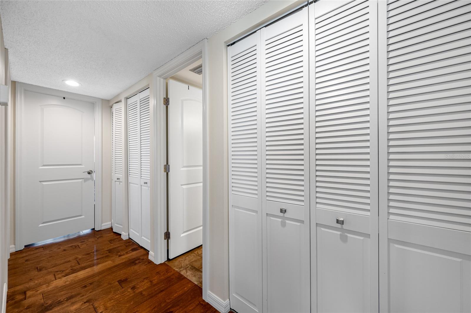 Image 21 of 47 For 2800 Cove Cay Drive 4a