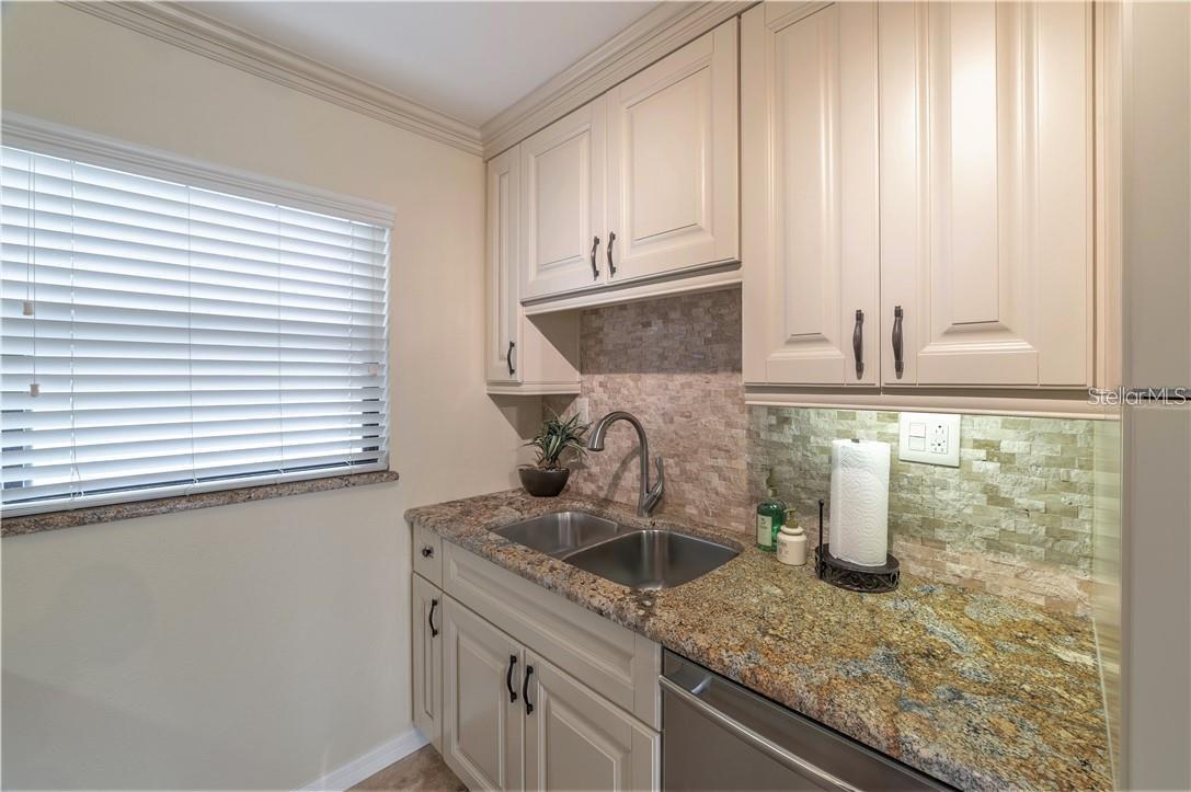 Image 7 of 47 For 2800 Cove Cay Drive 4a