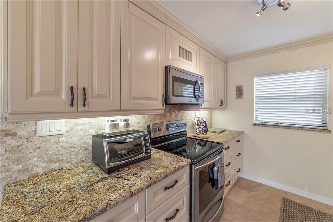 Image 8 of 47 For 2800 Cove Cay Drive 4a