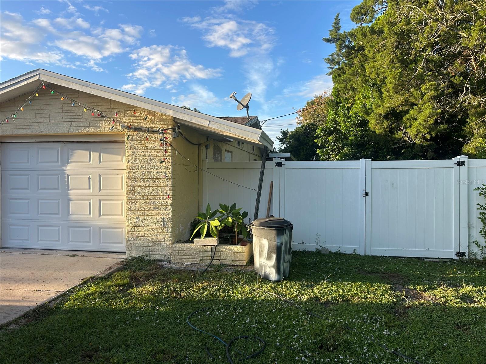 Listing photo id 1 for 7217 Coventry Drive
