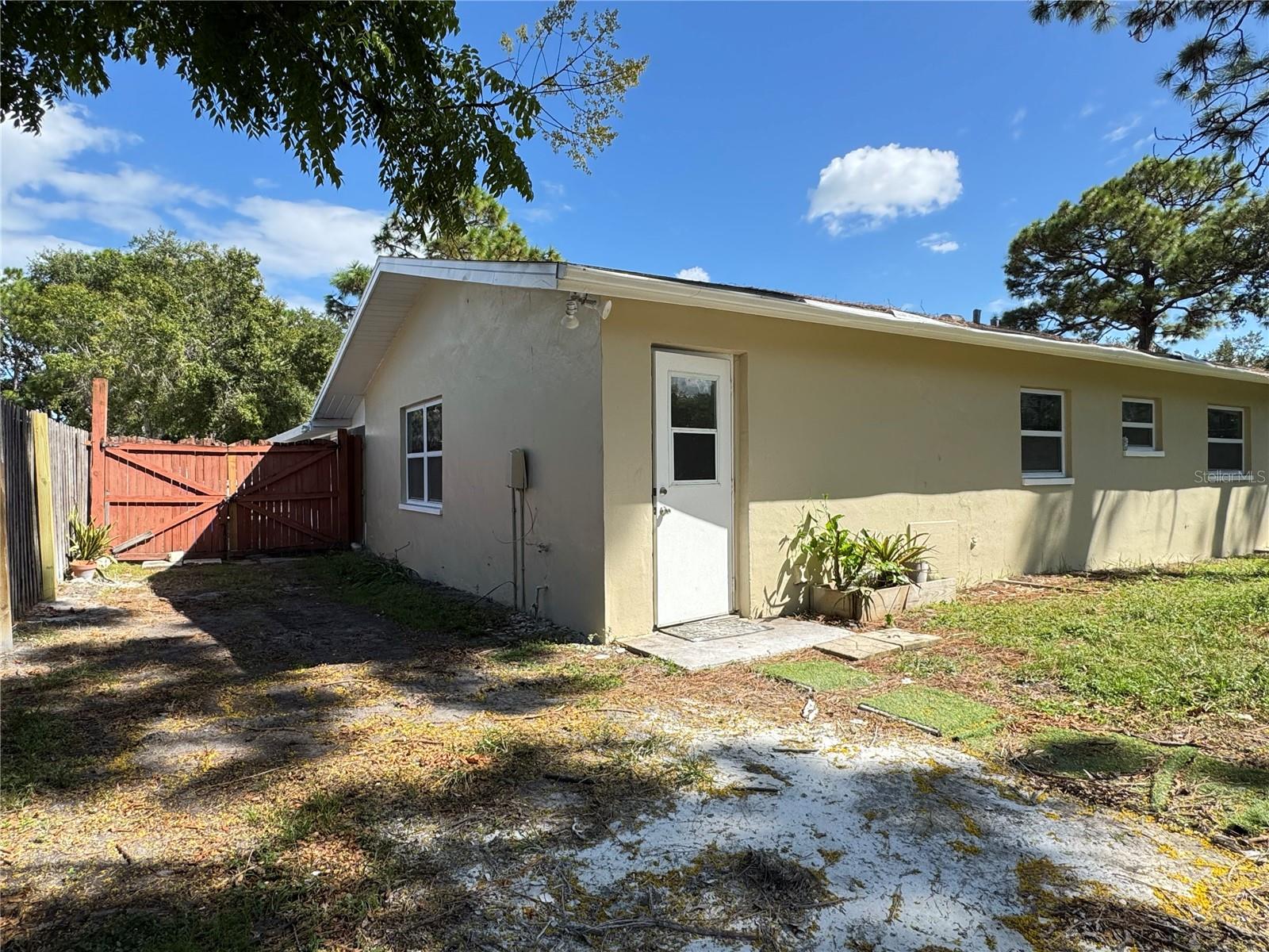 Image 14 of 23 For 904 Lake Palms Drive