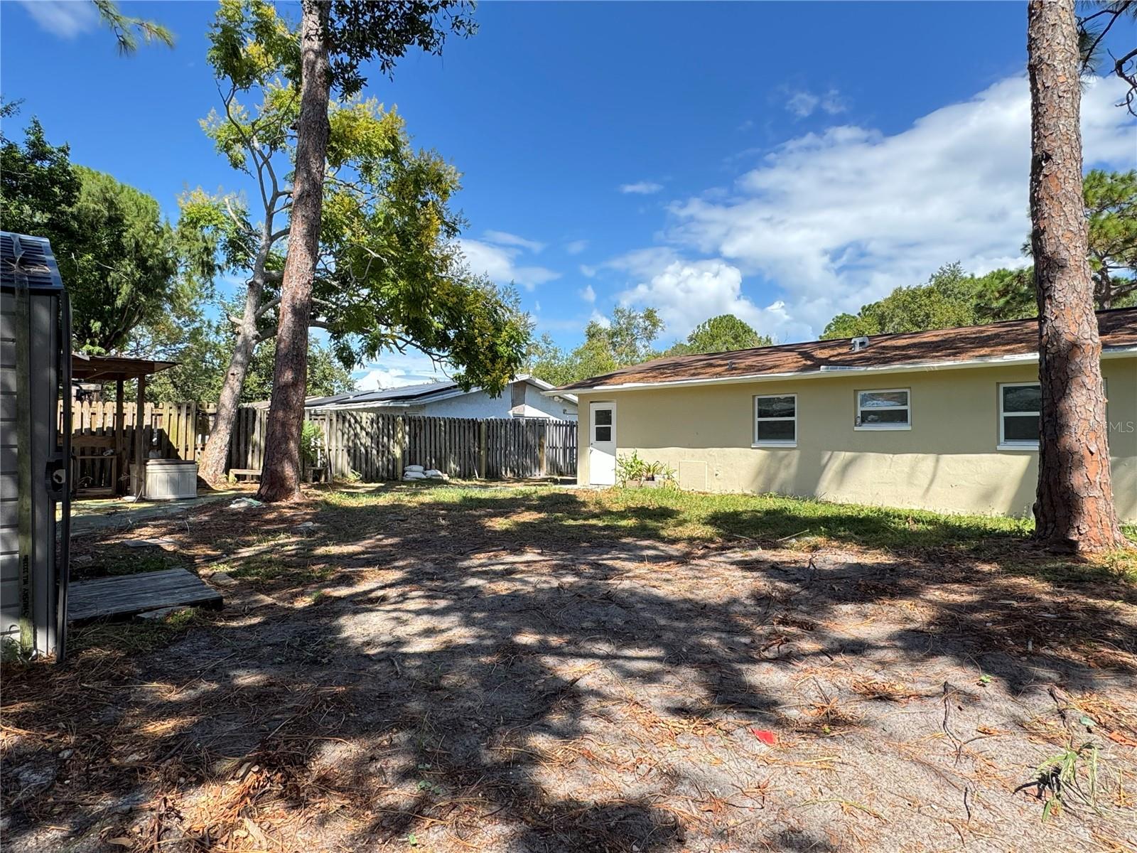 Image 16 of 23 For 904 Lake Palms Drive
