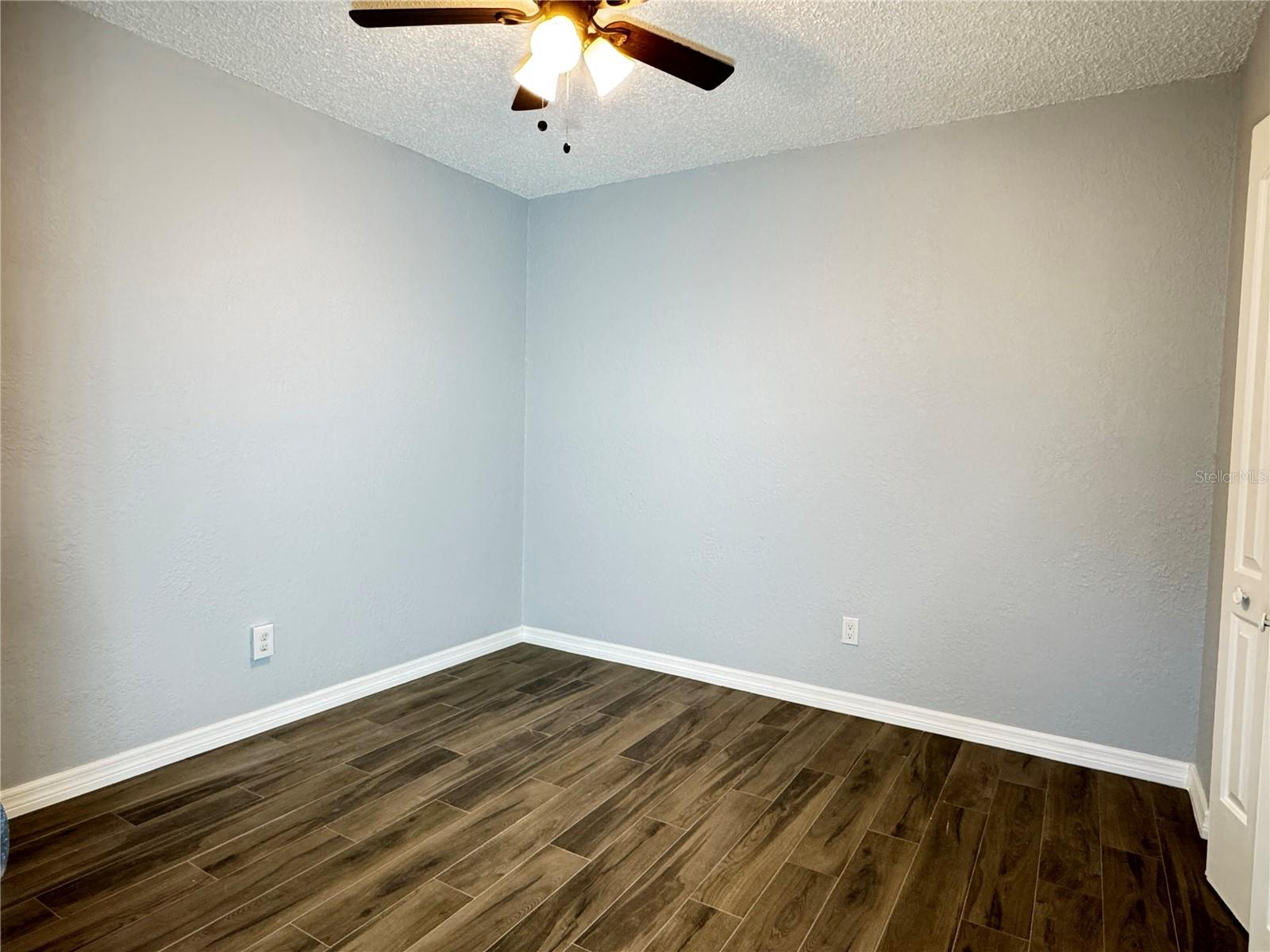 Image 7 of 23 For 904 Lake Palms Drive