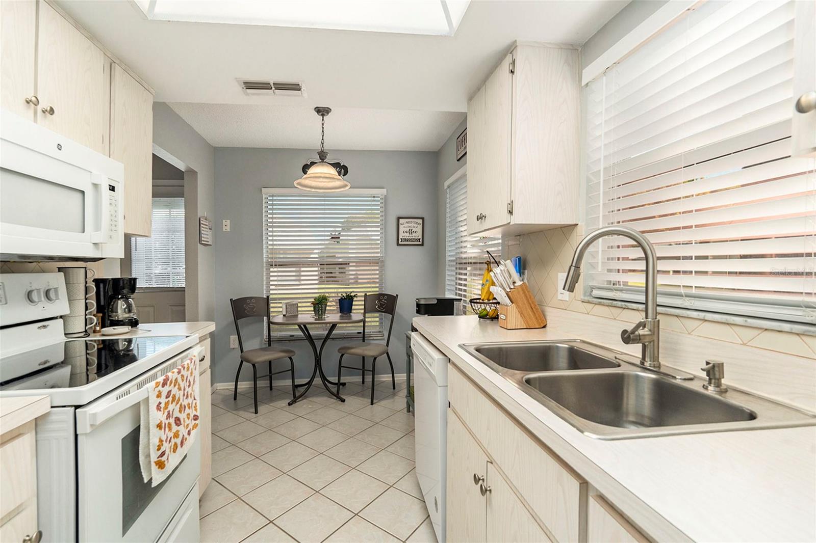Listing photo id 11 for 9529 Bunker Hill Court 9529