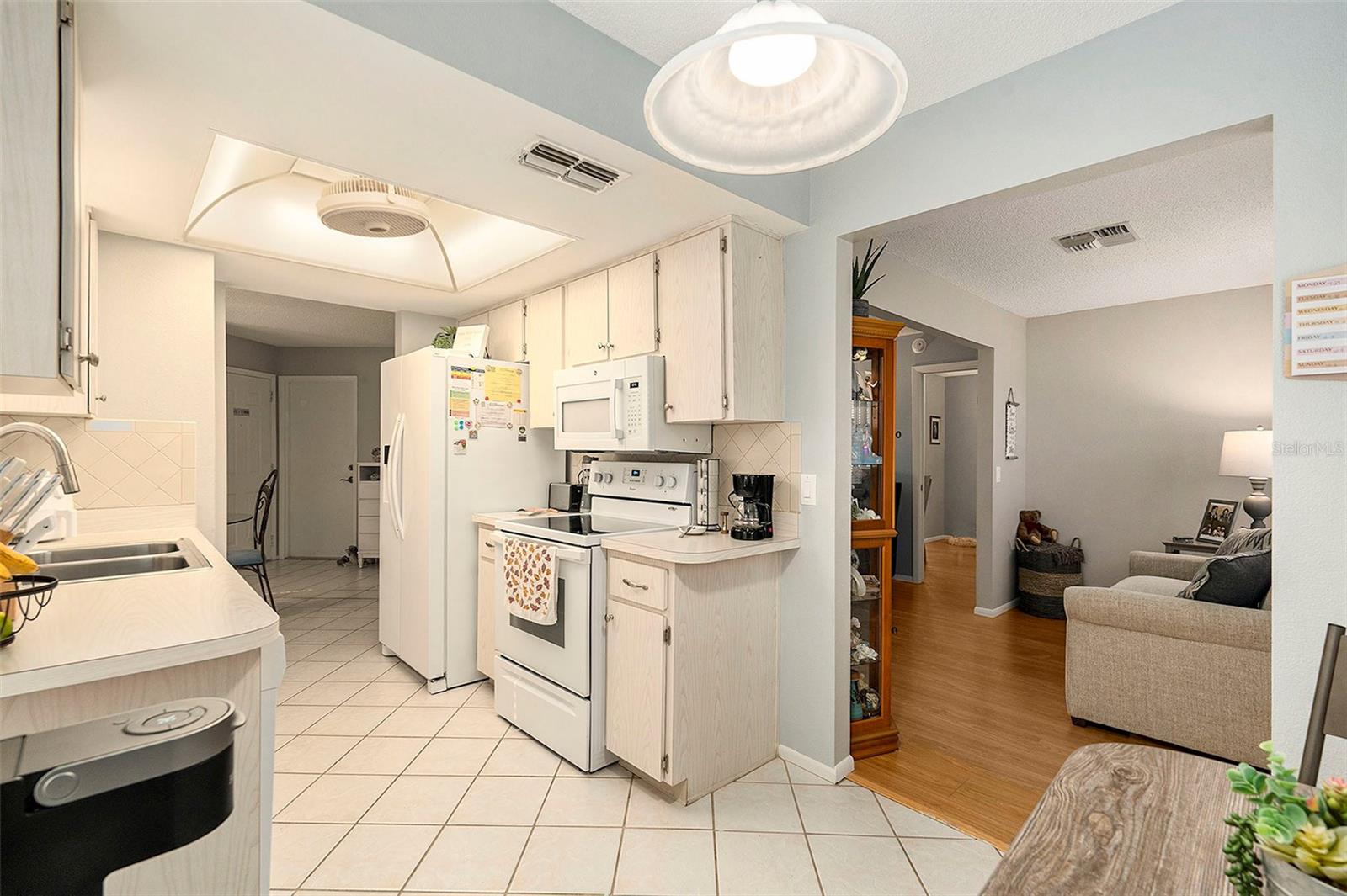 Listing photo id 14 for 9529 Bunker Hill Court 9529