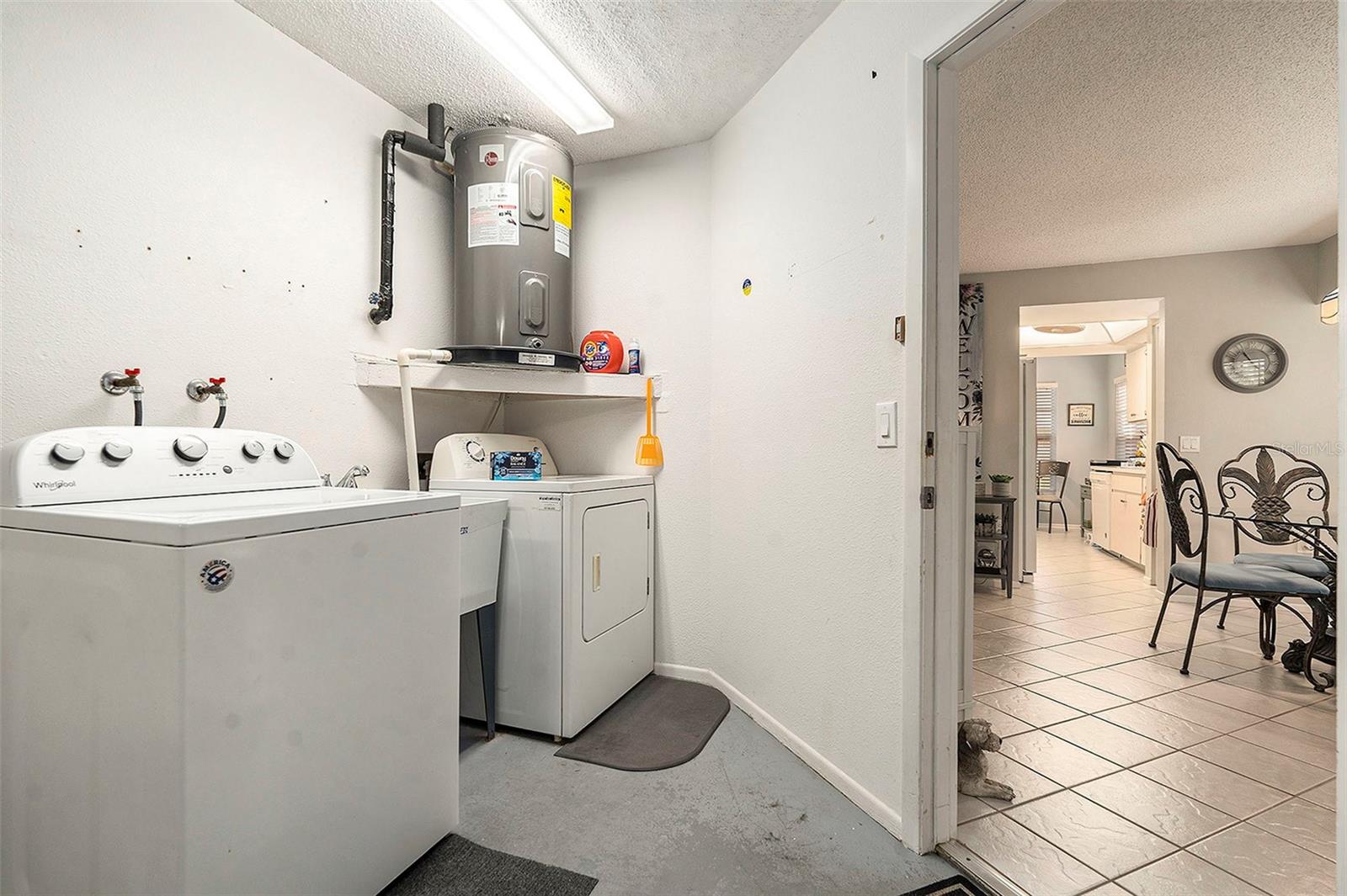 Listing photo id 16 for 9529 Bunker Hill Court 9529
