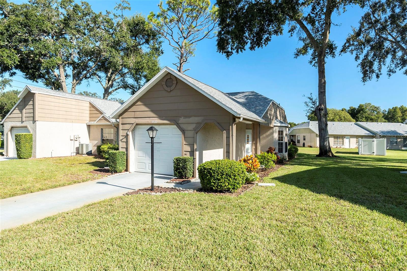 Listing photo id 0 for 9529 Bunker Hill Court 9529
