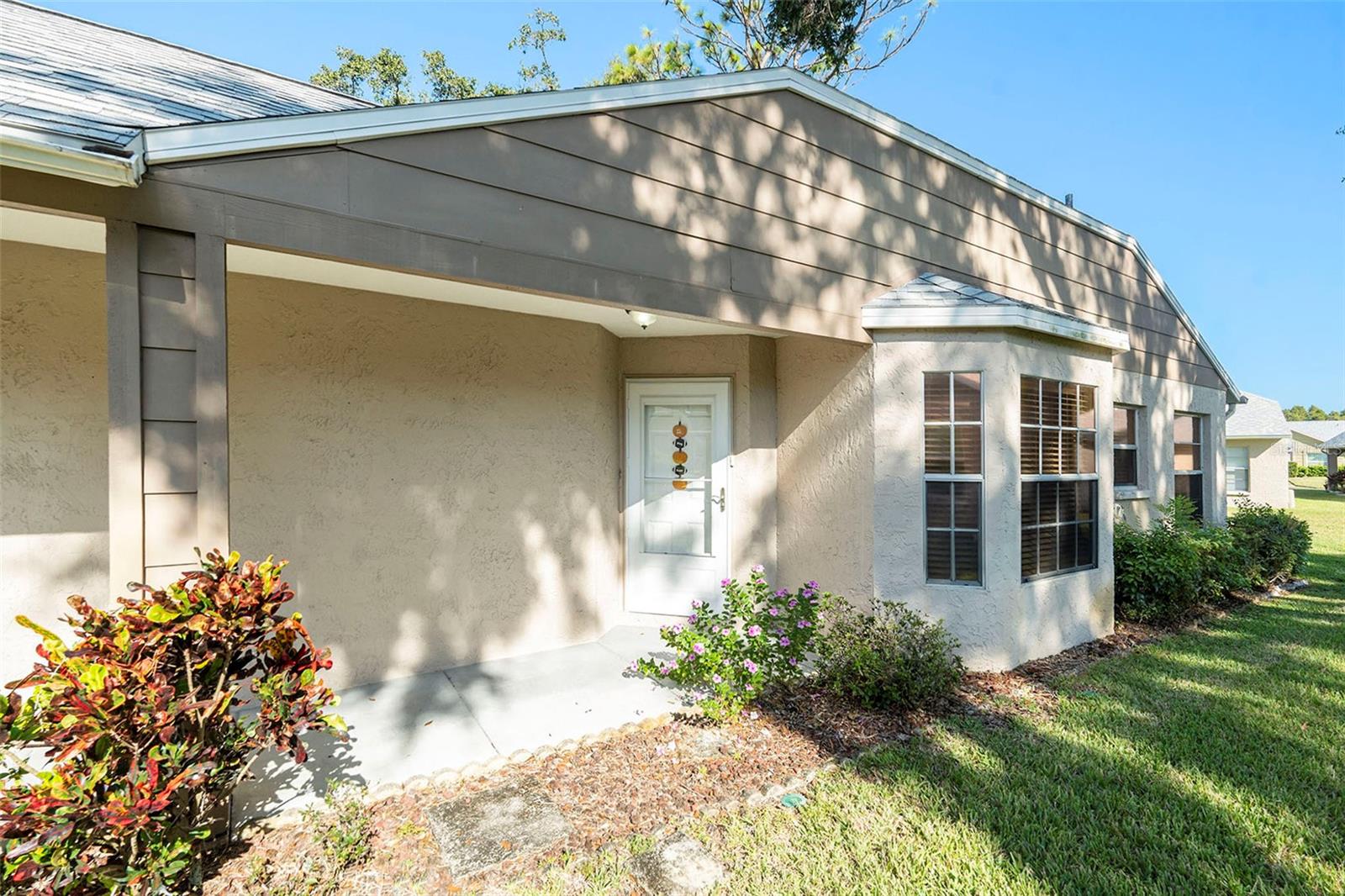 Listing photo id 2 for 9529 Bunker Hill Court 9529