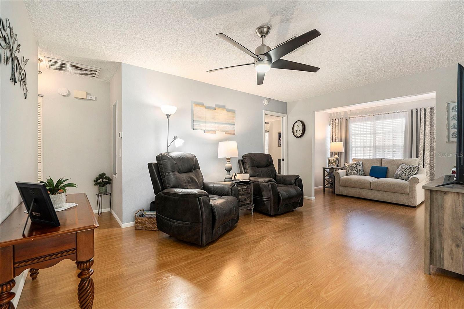 Listing photo id 3 for 9529 Bunker Hill Court 9529