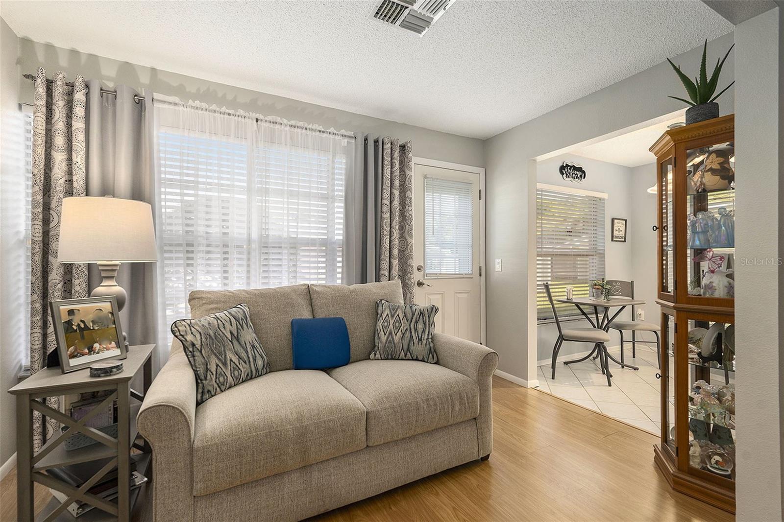 Listing photo id 4 for 9529 Bunker Hill Court 9529