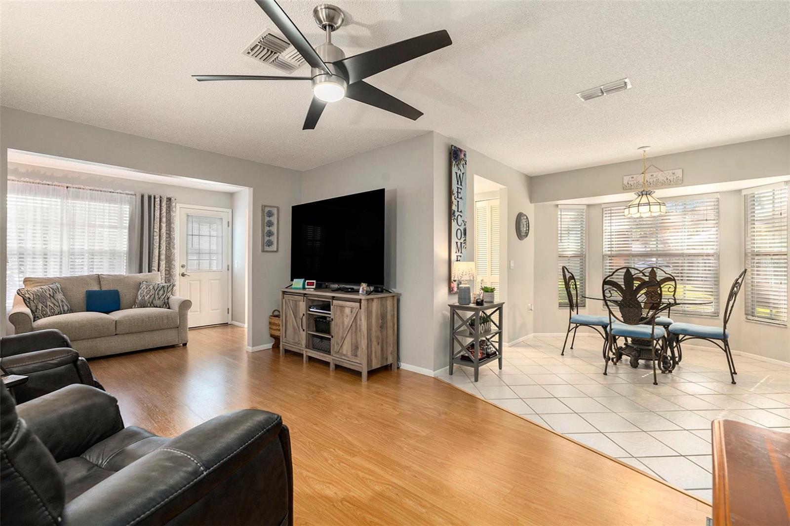 Listing photo id 6 for 9529 Bunker Hill Court 9529