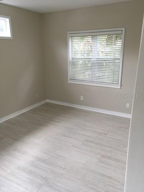 Image 21 of 31 For 804 Woodlawn Avenue