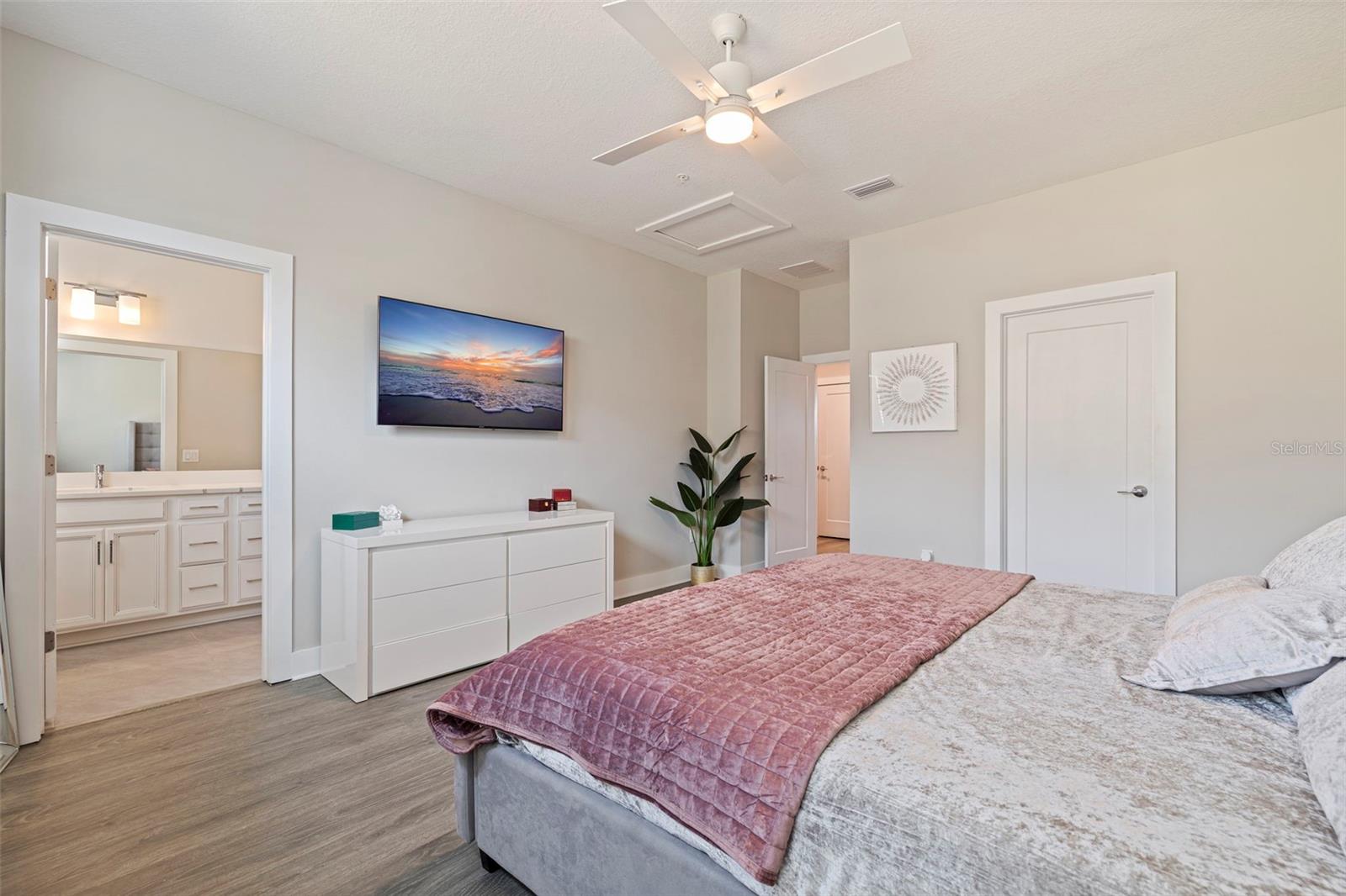 Image 20 of 43 For 2540 12th Terrace N