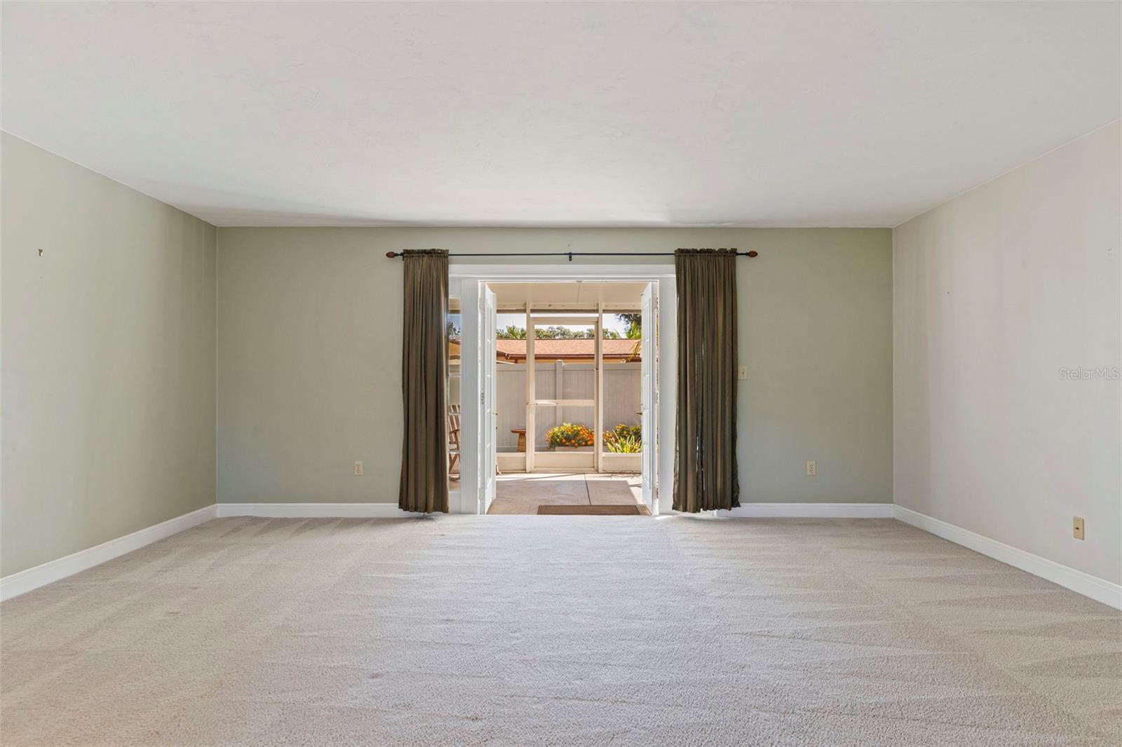 Image 11 of 40 For 925 Irene Avenue