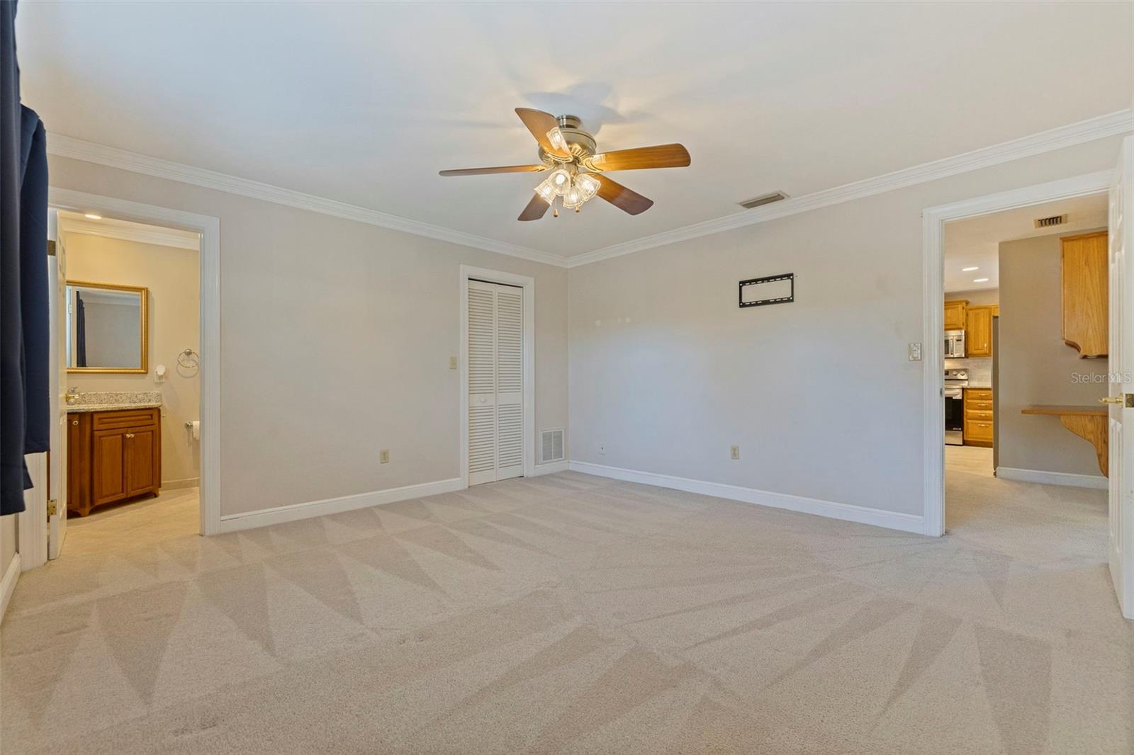 Image 17 of 40 For 925 Irene Avenue